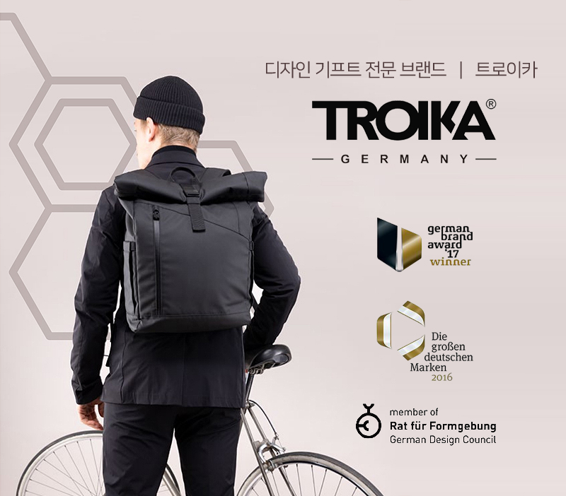 Troika Backpack Charms Carabiner Keychain KR23-06/BK 